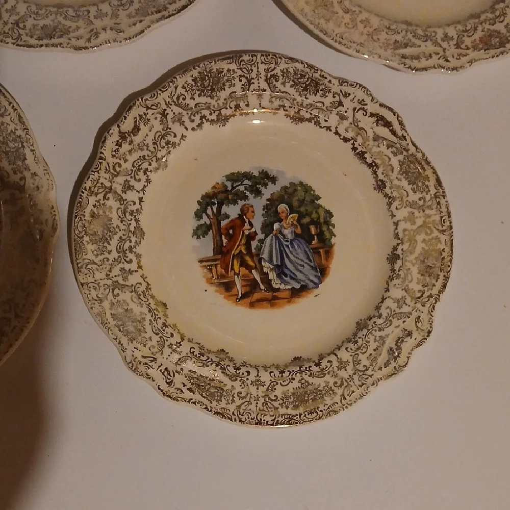 Vintage Cream Decorative Plates Set